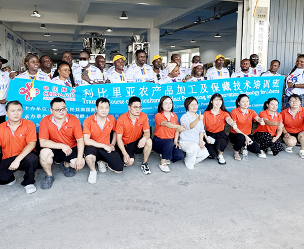 鄭州客戶洗衣粉灌裝現(xiàn)場(chǎng) 鄭州客戶洗衣粉灌裝現(xiàn)場(chǎng)